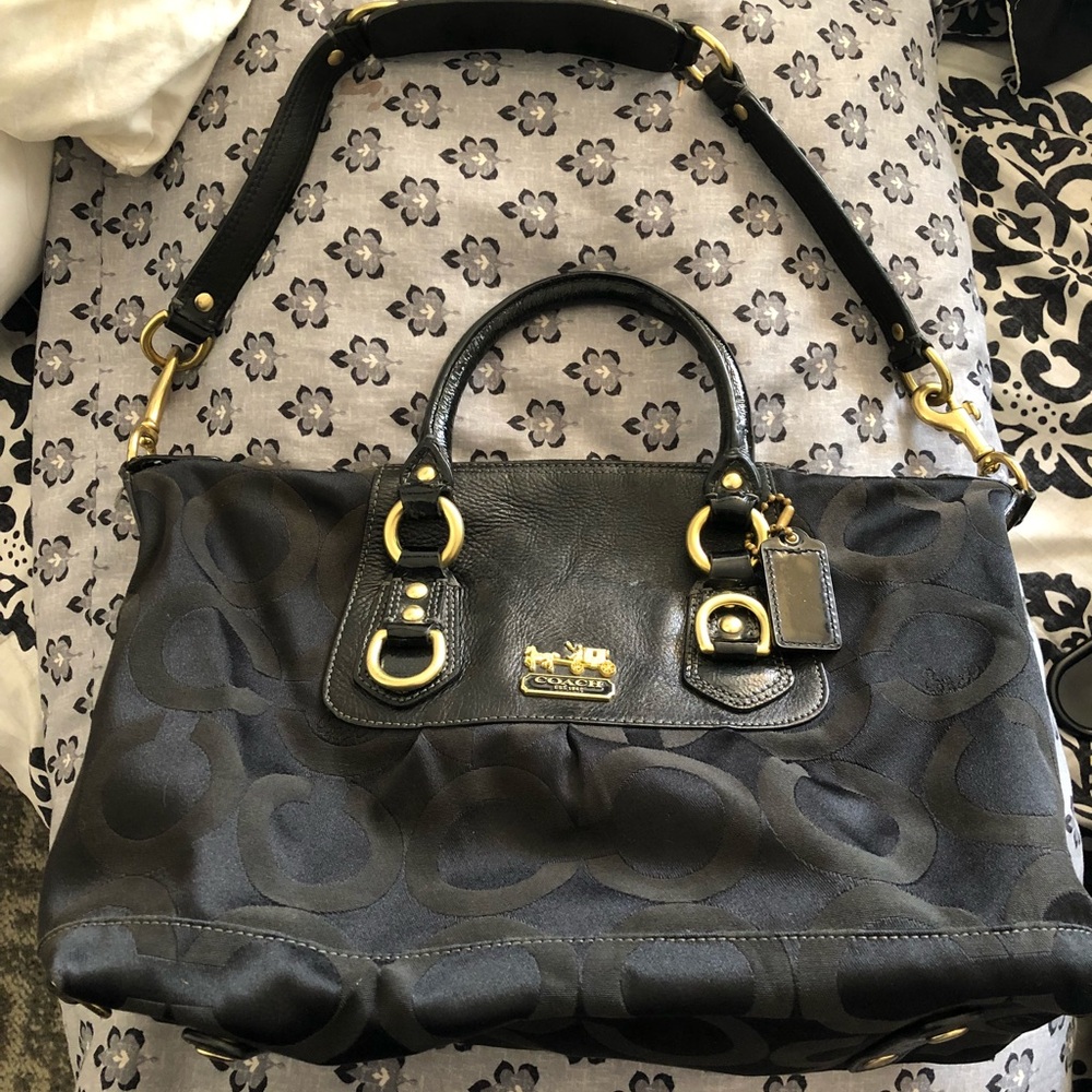 Coach purse medium size